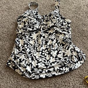 Lands' End Women's Petite SIZE 18W Black & White Floral Tankini Swim Top